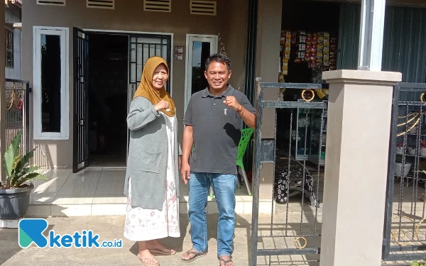 Foto Wartawan Ketik.co.id saat bersama Maswita di rumah Muhamad Rohman Prayoga dan Muhamad Rohim Prayogi di bumi Besemah Kota Pagar Alam Sumatera Selatan. (Foto: Ketik.co.id).