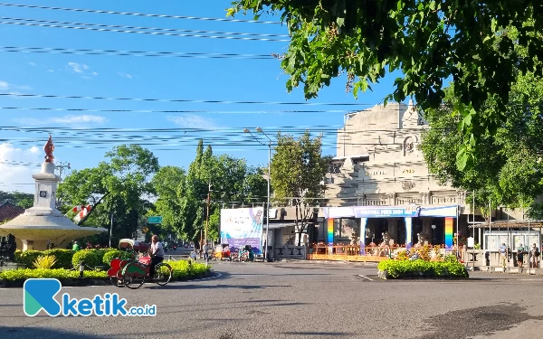 Foto Keberadaan Monumen Pers Nasional, jika dilihat dari samping. (Foto: Fajar Rianto / Ketik.co.id)