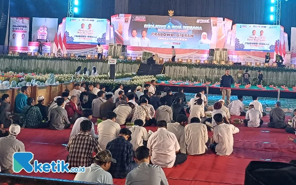 Foto Sekitar pukul 12.50 WIB suasana lokasi acara Sholawat dan doa bersama Prabowo-Gibran di Jatim Expo, Jumat (9/2/2024). (Foto: Khaesar/Ketik.co.id)