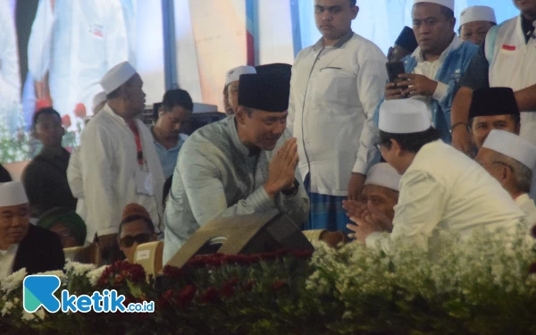 Thumbnail Berita - Hadiri Sholawat dan Doa di Surabaya,  AHY: Kembali Bulatkan Tekat Menangkan Prabowo-Gibran
