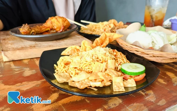 Foto Tampilan Mie Huh-Hah yang menggugah nafsu makan. (Foto: Al Ahmadi/Ketik.co.id)