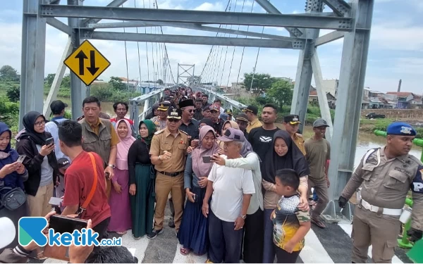 Thumbnail Solusi Kemacetan, Bupati Bandung Resmikan Jembatan Gantung Roda Dua Rancamanyar