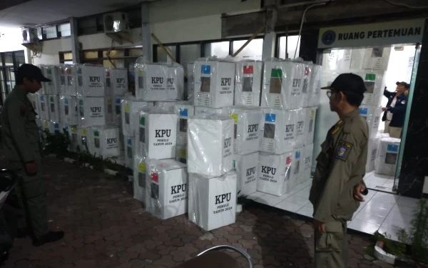 Thumbnail Berita - Pendistribusian Logistik Pemilu di Surabaya Sudah 100 Persen