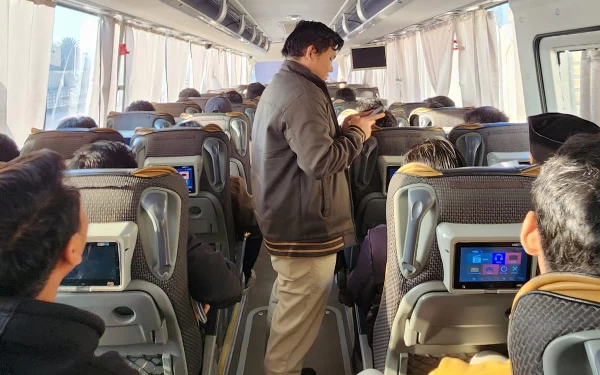 Foto Suasana dalam bus penjemputan menuju KBRI Kairo (Foto: dok.narasumber untuk Ketik.co.id)