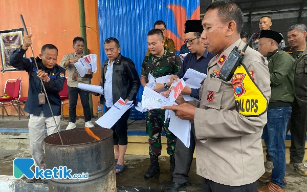 Jelang Pemungutan Suara, KPU Bondowoso Musnahkan Ribuan Surat Suara Rusak