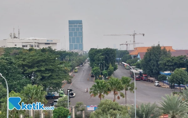 Thumbnail Prakiraan Cuaca Kota Surabaya di Hari Pemilu, Seharian Akan Diguyur Hujan