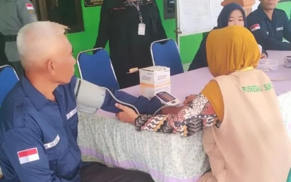 Thumbnail Ratusan Anggota KPPS di Sidoarjo Tumbang, Satu Dilarikan ke RSUD Sidoarjo