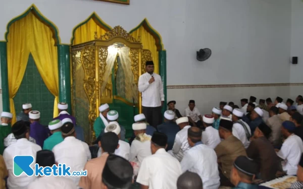 Foto Bassam Kasuba Saat Memberi Sambutan di Masjid Kesulatanan Bacan (Foto Alif/Ketik.co.id)