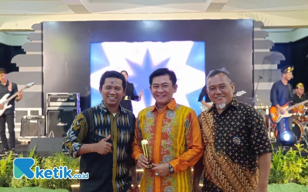 Thumbnail Berita - Rektor IAIN Curup Bengkulu Prof Idi Warsah Raih Alumni Awards UMY 2024