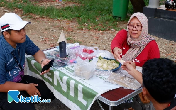 Foto Meski Kuno, Cenil masih jadi incaran pembeli untuk bernostalgia rasa. (Foto: Prima Dwi Ananda for Ketik.co.id)