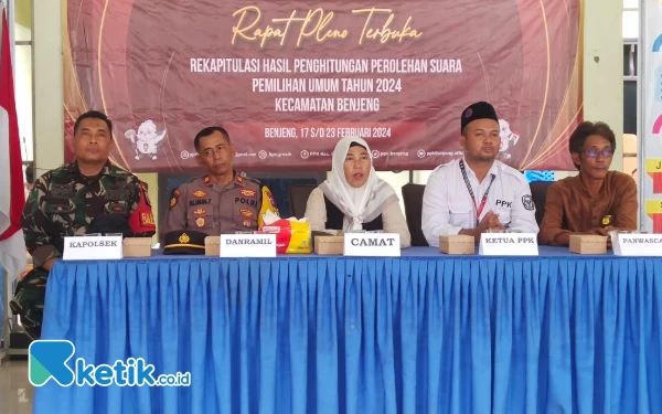 Foto Pembukaan rapat pleno rekapitulasi PPK Benjeng Dapil 5 Gresik,  dihadiri Forkopincam.  (foto:sutejo / ketik.co.id)