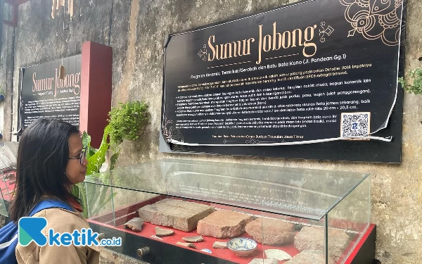 Foto Fragmen berupa tembikar dan batu bata kuno. (Foto: Shinta Miranda/Ketik.co.id)