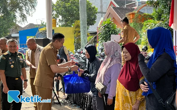 Thumbnail Berita - Pemkot Malang Kendalikan Harga Komoditas Pangan dengan Paket Sembako Murah