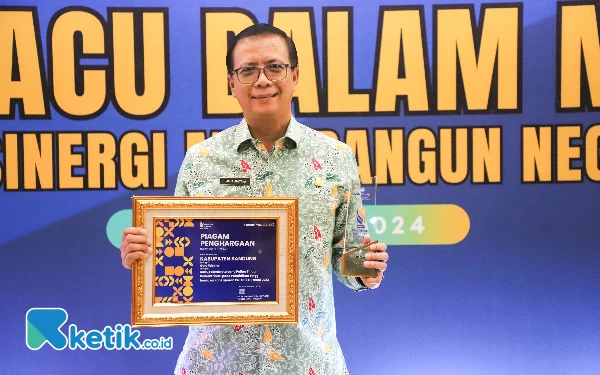 Thumbnail Program Beasiswa BESTI Antarkan Pemkab Bandung Raih Penghargaan LLDIKTI