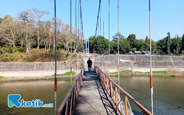 Jembatan Gantung Waduk Selorejo, Spot Ikonik Pengunjung untuk Berfoto