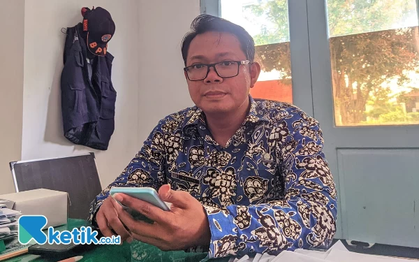 Foto Radite Suryo Anggono, Kabid Kedaruratan dan Logistik BPBD Kabupaten Pacitan saat ditemui, Senin (26/2/2024). (Foto: Al Ahmadi/Ketik.co.id)