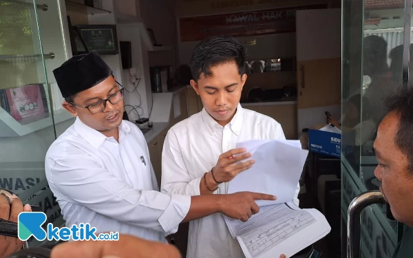 Thumbnail Dugaan Penggelembungan Suara Caleg DPR RI Golkar di Sumberbaru Jember Dilaporkan ke Bawaslu