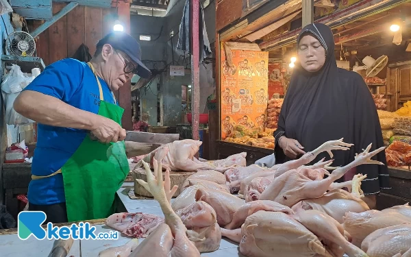 Thumbnail Berita - Jelang Ramadan, Harga Daging Ayam Ras di Jember Melonjak Naik