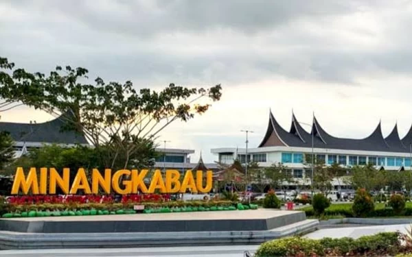 Thumbnail Berita - Imbas Abu Vulkanik Gunung Marapi, Bandara Internasional Minangkabau Terpaksa Ditutup