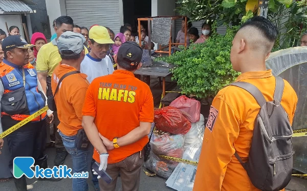 Thumbnail Berita - Geger, Warga Dukuh Kupang Utara Kota Surabaya Temukan Jenazah Bayi di Tumpukan Sampah