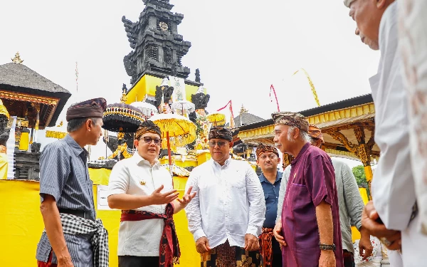 Thumbnail Pj Gubernur Jatim Pastikan Pura Agung Jagat Karana Siap Rayakan Hari Raya Nyepi