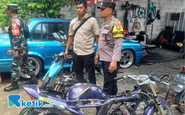 Thumbnail Berita - Balap Liar Resahkan Warga Sidoarjo, Polsek Tanggulangin Gerebek Bengkel Motor