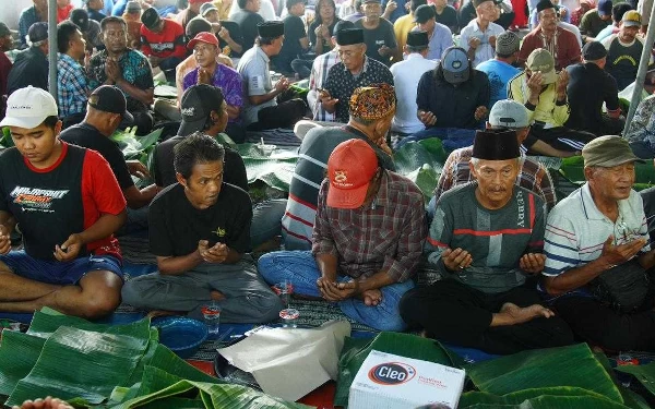 Foto Doa bersama yang digelar dalam rangkaian tradisi nyadran. (Foto: Pemkot Mojokerto)