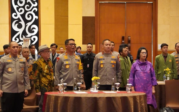 Foto Dialog Publik dengan tema “Integrasi Anak Bangsa Dalam Menyongsong Indonesia Emas Pasca Pemilu 2024”, digelar Divisi Humas Polri di The Alana Hotel, Yogyakarta. (Foto: Bidhumas Polda DIY / Ketik.co.id)