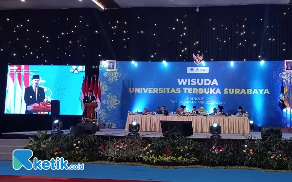 Thumbnail Di Wisuda Universitas Terbuka Surabaya, Wali Kota Madiun Ungkap UT Punya Mahasiswa Napi
