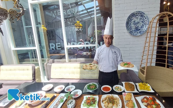 Foto Beragam menu yang disajikan di Hotel Mercure Surabaya Grand Mirama. (Foto: Husni Habib/Ketik.co.id)