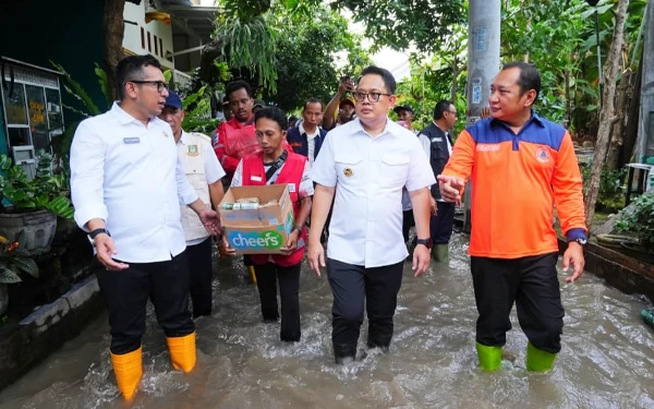 Thumbnail Curah Hujan Tinggi, Pj Gubernur Jatim Imbau Masyarakat Siaga
