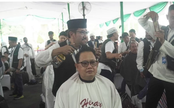 Thumbnail Komunitas Ngasal Cukur Rambut Gratis Sebanyak 1.445 Jemaah MAS