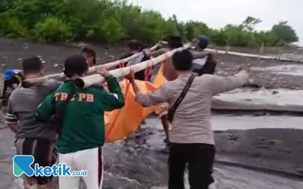 Thumbnail Berita - Pemancing Asal Paiton Ditemukan Tewas Tanpa Busana di Bibir Pantai Ketah Kulon Situbondo