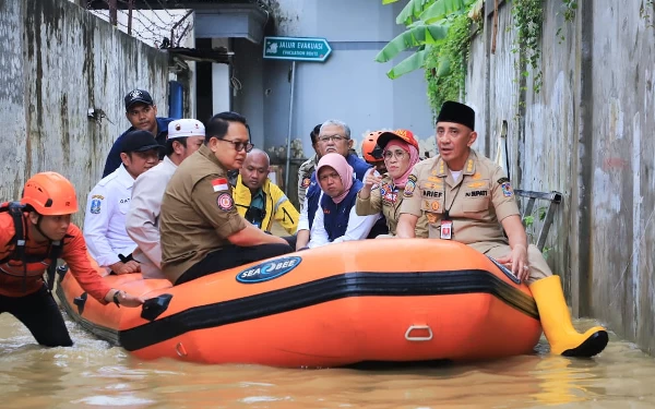 Thumbnail Banjir di Bangkalan, Pj Gubernur Jatim Minta Warga Tak Kembali ke Rumah Hingga Surut