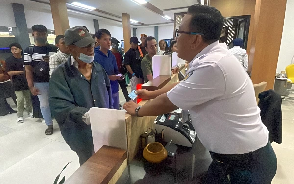 Thumbnail Berita - Akibat Banjir Semarang, Kereta Api Keberangkatan Surabaya Gunakan Jalur Memutar