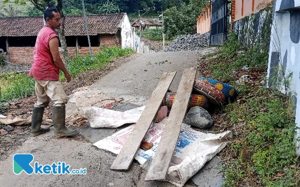 Thumbnail Berita - Tanah Gerak di Brau Kota Batu Akibatkan Sejumlah Rumah Rusak dan Jalan Ambles