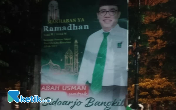 Foto Baliho Abah Usman sudah bertebaran di berbagai sudut Kota Sidoarjo.