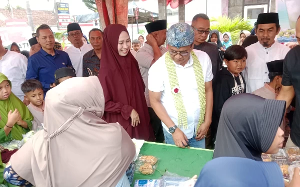 Ada Bazar di Grujugan Kidul, Pj Bupati Bondowoso Borong Menu Takjil dan Beri Apresiasi