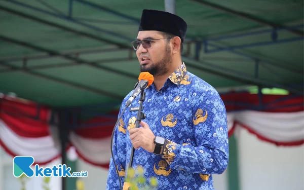 Foto Bupati Hasan Ali Bassam Kasuba Saat Apel Gabungan (Foto Alif for Ketik.co.id)