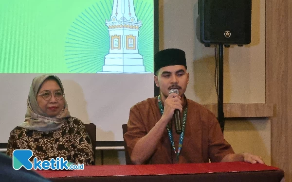 Foto Perwakilan peserta PTQ ke-54, 
Farhat Muharom (kanan).dari Ranai, Natuna ini mengaku berkat Al Quran dirinya bisa pergi Yogyakarta yang berjarak 5 jam naik pesawat. (Foto: Fajar Rianto / Ketik.co.id)