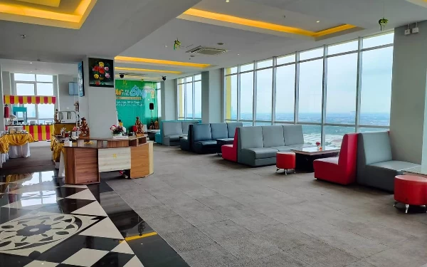 Foto Edelweiss Sky Lounge di lantai 35 Hotel Gunawangsa MERR (Foto: dok. Gunawangsa MERR)