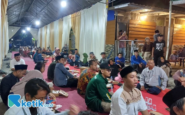 Foto Suasana sahur bersama Shinta Nuriyah Wahid di rumah lansia Parey, Minggu (24/3/2024). (foto : Isa/Ketik.co.id).