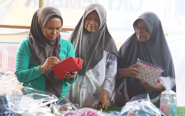 Foto Antusias masyarakat sambut pasar murah yang digelar GKT Jember (24/3/2024) (Foto: Panitia Pasar Murah GKT Jember)