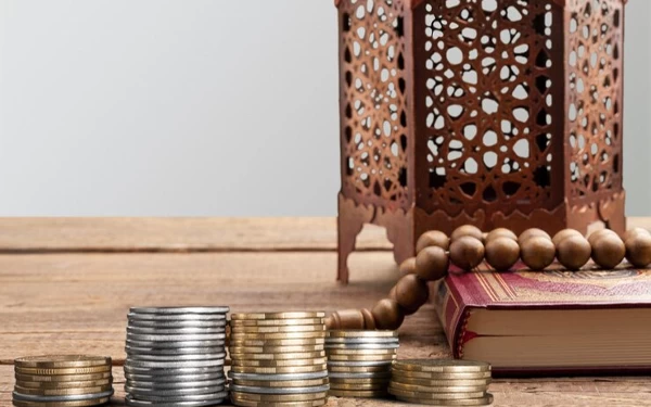 Thumbnail Berita - Tips Alokasikan Dana THR untuk Investasi Syariah