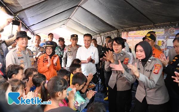 Thumbnail Berita - 527 Jiwa Mengungsi, Pj Gubernur Jabar Tinjau Lokasi Banjir Bandang dan Longsor Bandung Barat