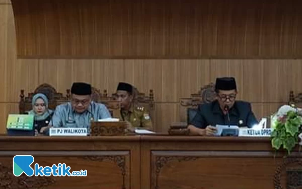 Thumbnail Berita - PJ Wali Kota Lubuklinggau Sampaikan Jawaban atas Pandangan Umum Fraksi di DPRD