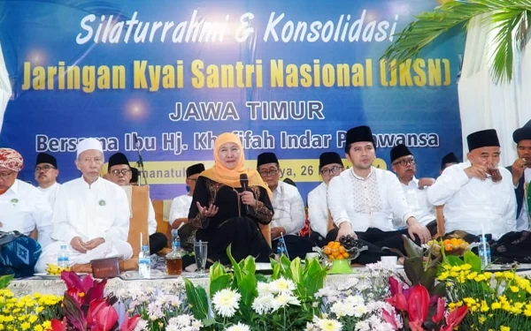 Thumbnail Khofifah-Emil Dapat Dukungan Ratusan Kiai dan Tokoh Agama untuk Pilgub Jatim 2024