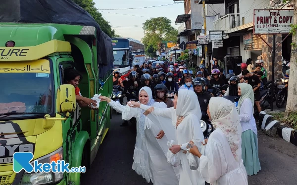 Thumbnail Berita - HIPMI Kota Kediri Jalin Silaturahmi Lewat Bukber dan Bagi Takjil