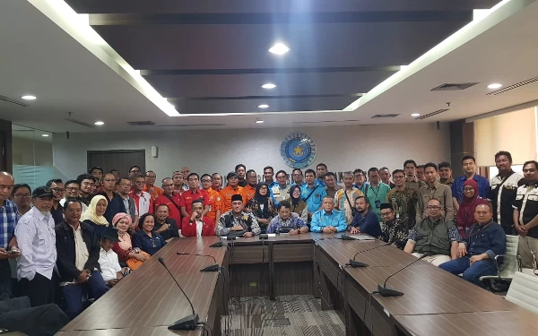 Foto Pendirian Forum Komunikasi Serikat Pekerja BUMN (Forkom SP BUMN) didasari semangat bahu membahu demi terciptanya kemandirian bangsa. (Foto: istimewa)