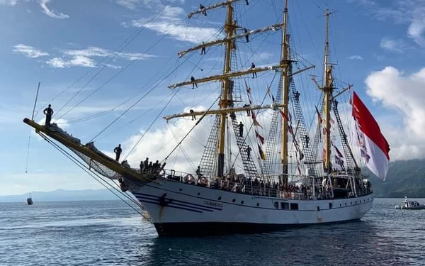 Foto KRI Dewaruci di Ternate, Maluku Utara (Foto: TNI AL)